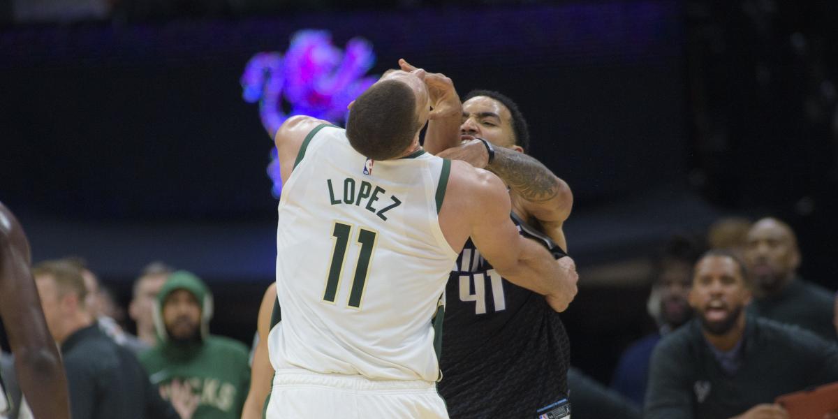 Jarana de la buena en el Kings-Bucks: López y Lyles terminan expulsados