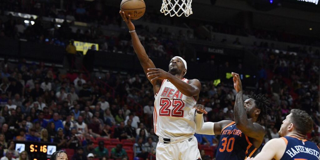 Jimmy Butler sitúa a los Heat en órbita de playoffs