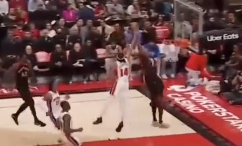 Juega en el peor equipo de la NBA pero va, y mete este taponazo: ¿El mejor del año?