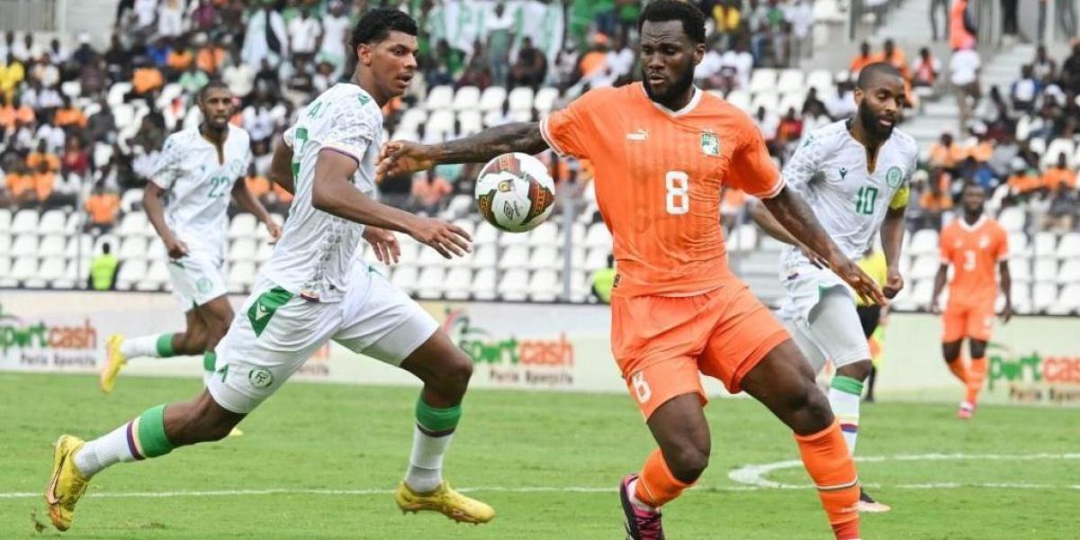 Kessie marca con Costa de Marfil en Islas Comoras (0-2)