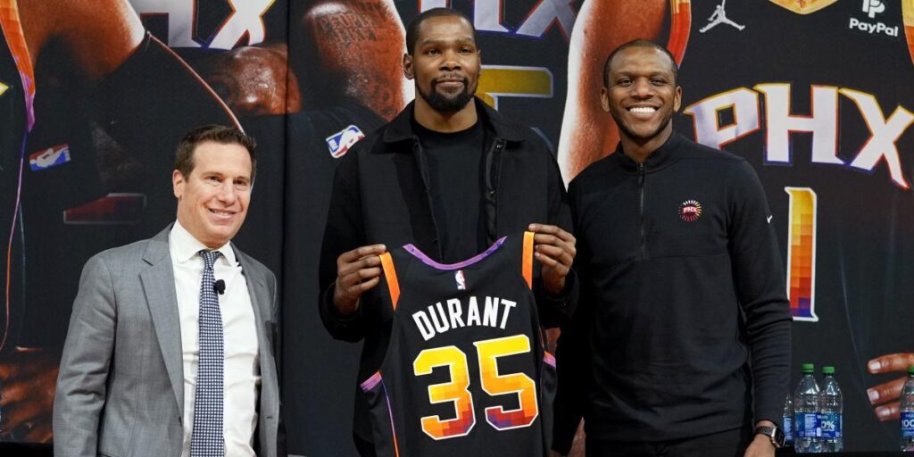 Kevin Durant debuta con los Suns esta noche