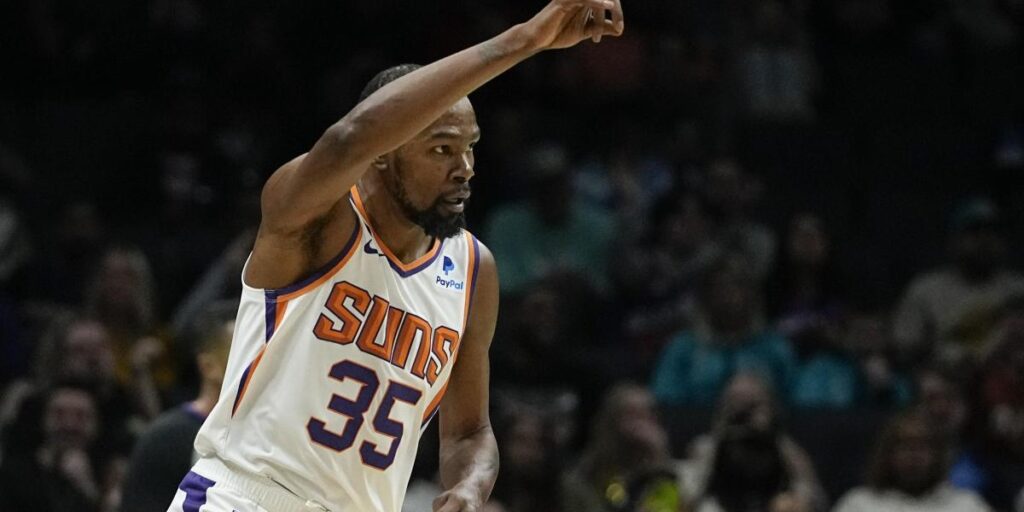 Kevin Durant podría estar más de un mes de baja