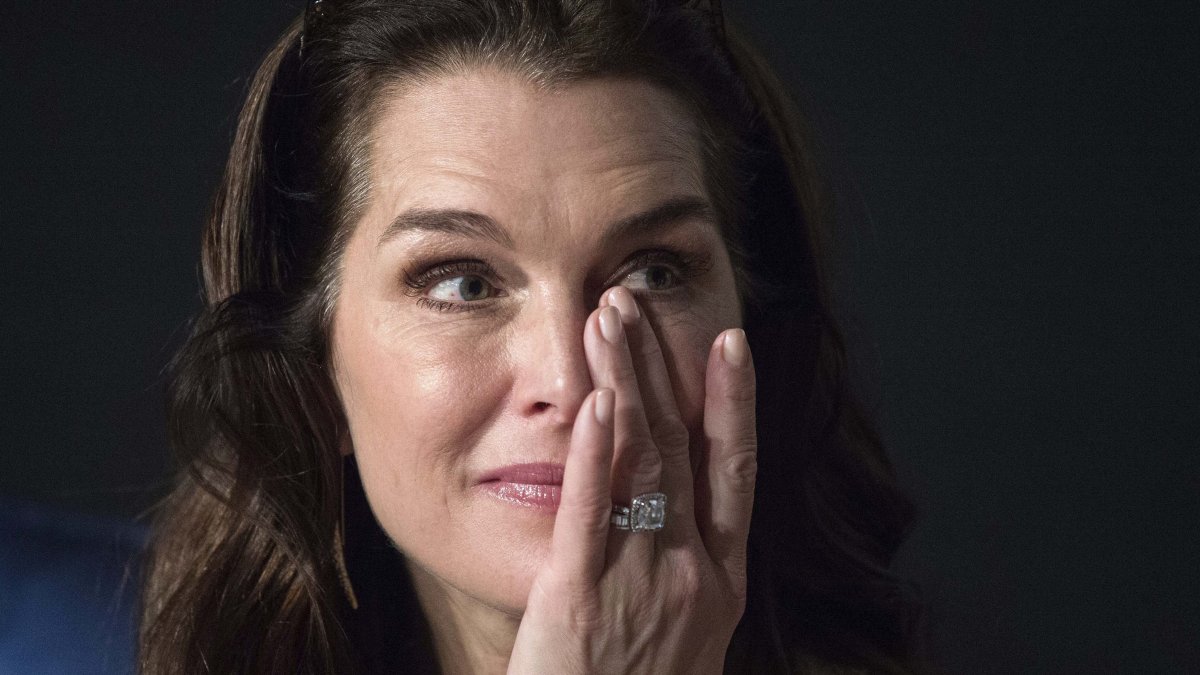 La actriz Brooke Shields revela que poderoso ejecutivo de Hollywood abusó de ella sexualmente