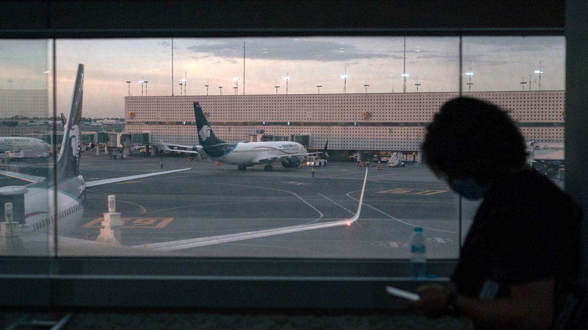 La batalla por los horarios en el AICM: el pulso entre el Gobierno y las aerolíneas deja en vilo a los pasajeros