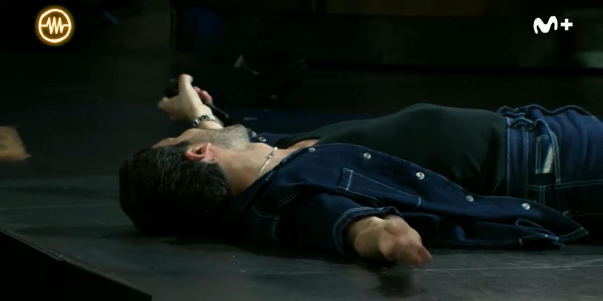 La caída de Sebastián Yatra en el plató de 'La Resistencia': "La leche que se pega"