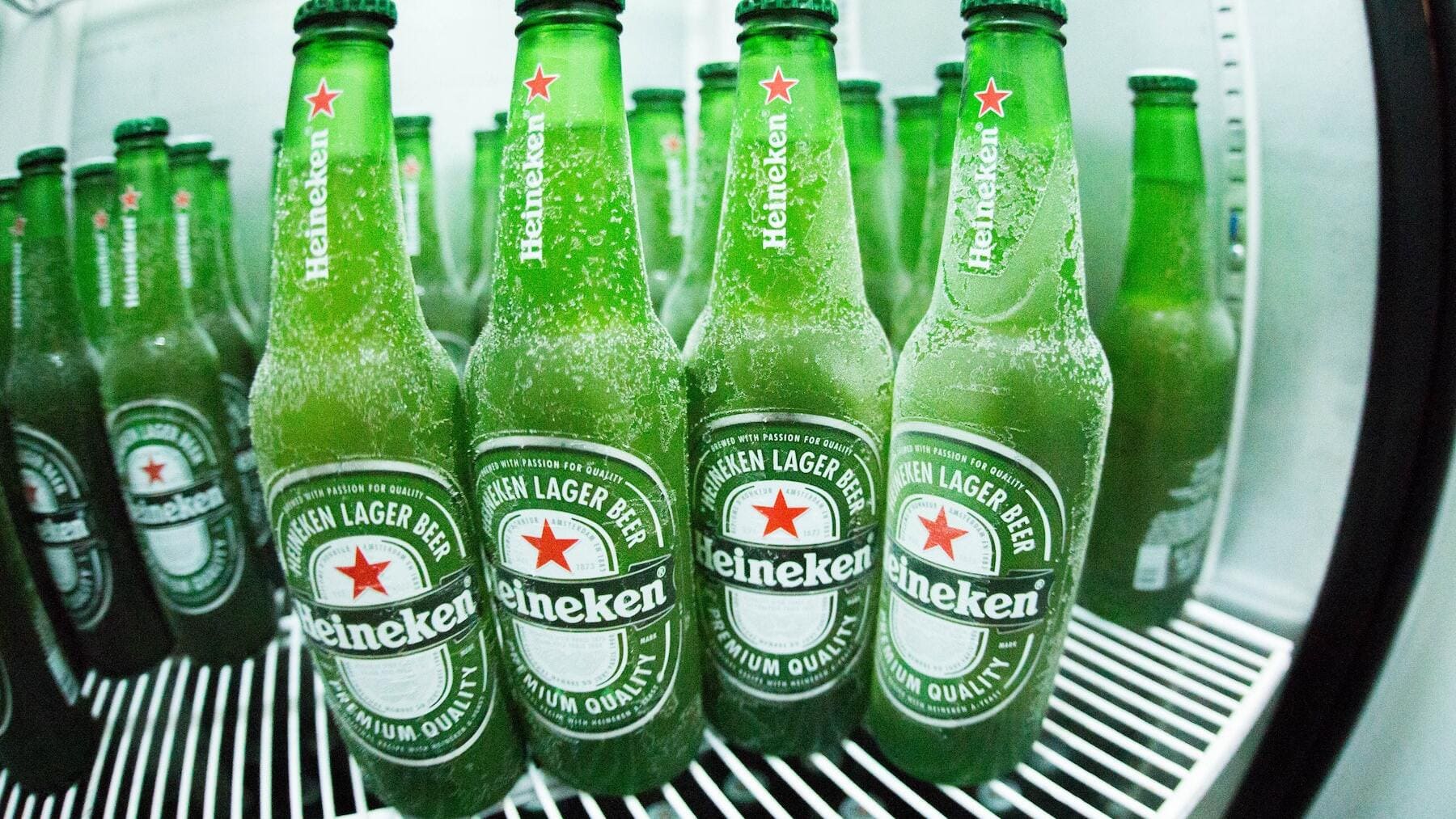 La curiosa razón por la que la mayoría de marcas de cerveza tienen una estrella en su logo