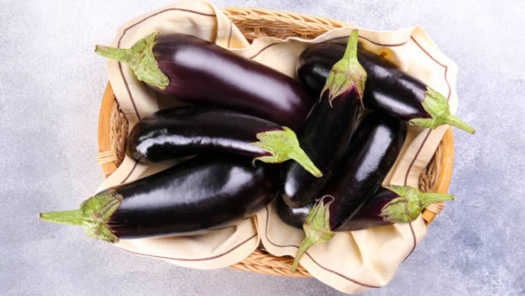 La razón científica por la que comer berenjenas puede evitar que te duermas