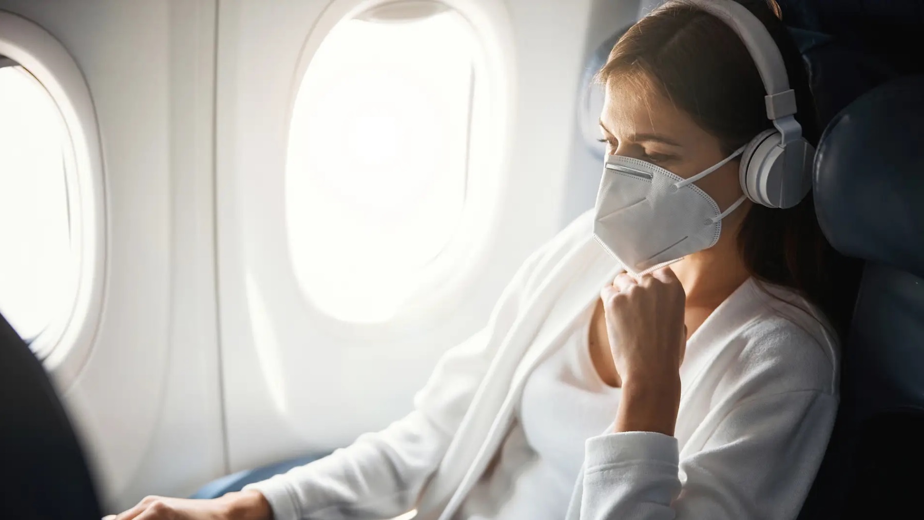 La reacción de una farmacéutica cuando un hombre le ofrece 100.000 dólares por quitarse la mascarilla