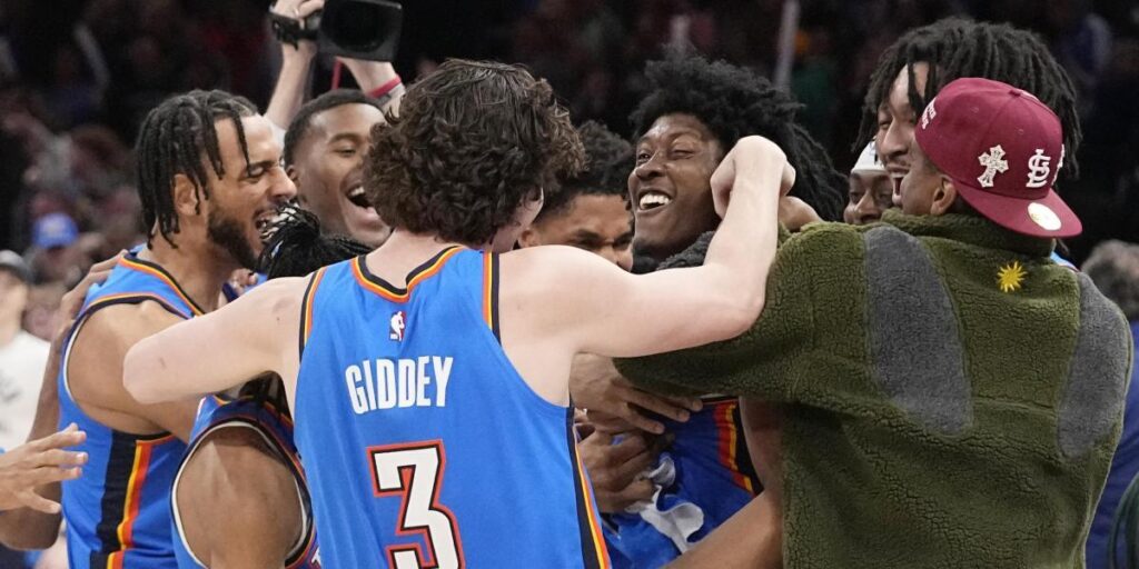 La tremenda canasta ganadora de uno de los candidatos a novato del año