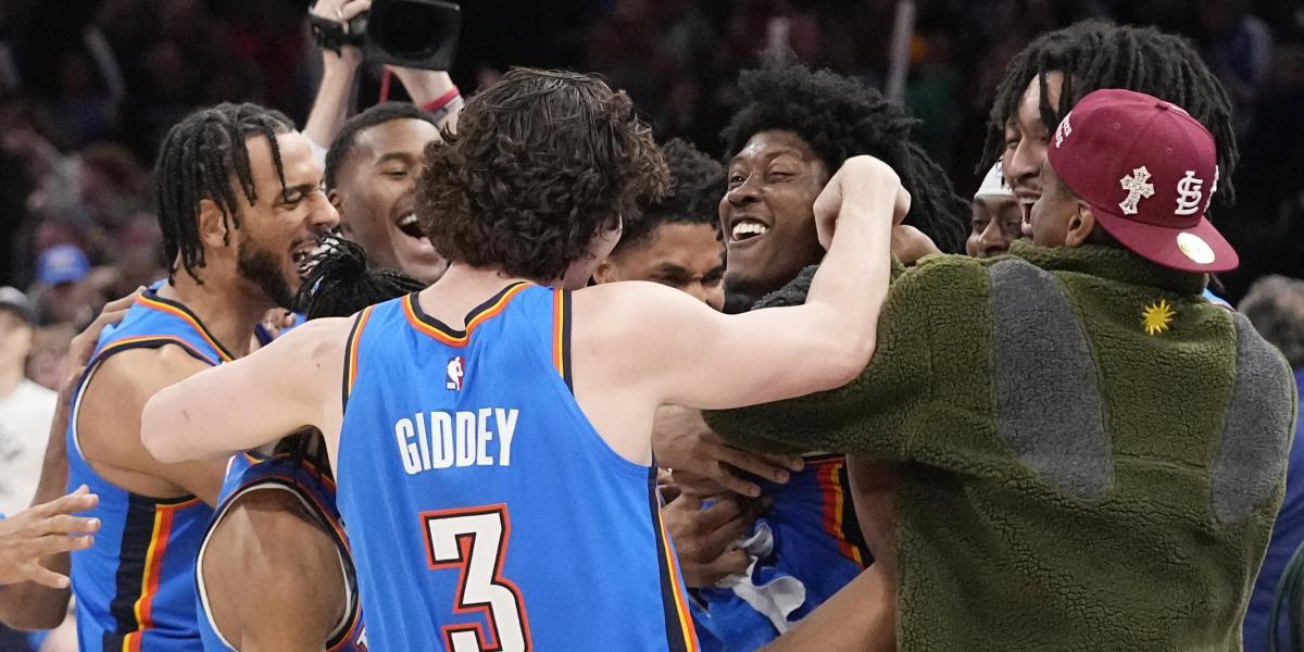 La tremenda canasta ganadora de uno de los candidatos a novato del año