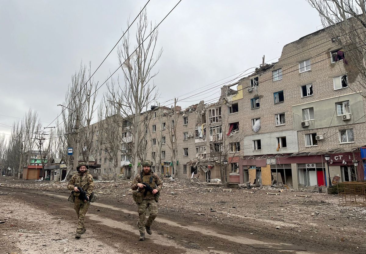 La última batalla de Bajmut, la ciudad emblema de la resistencia ucrania en Donbás