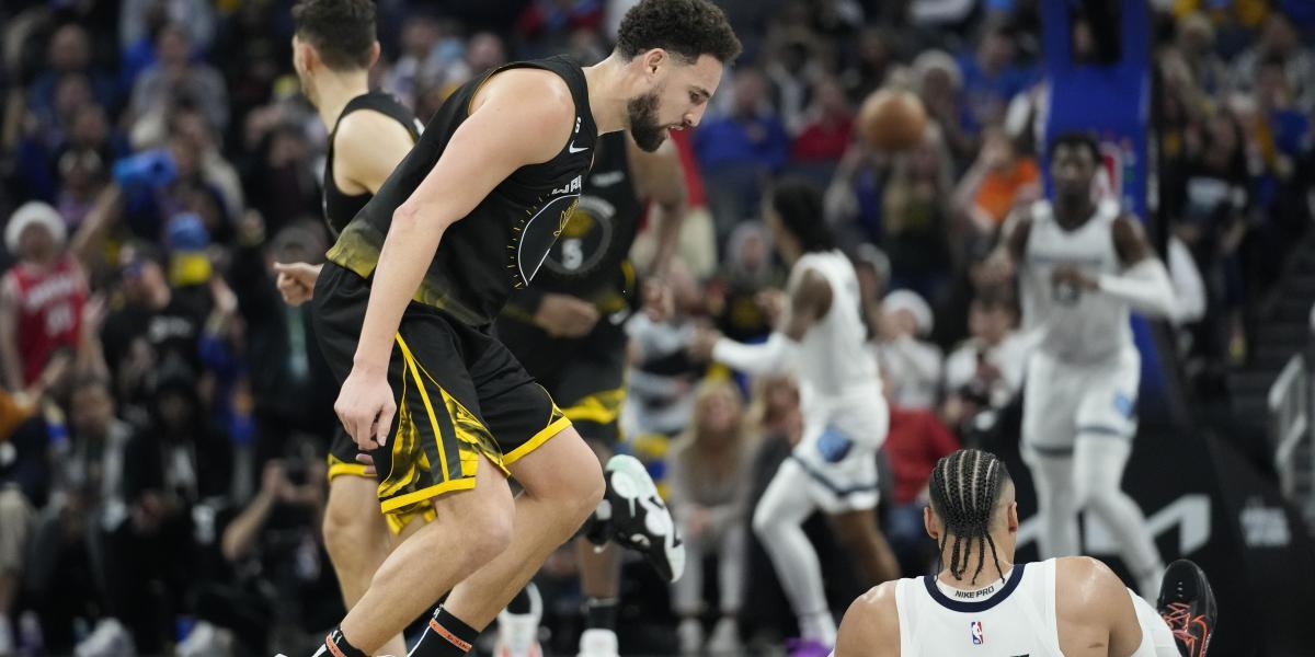 La vacilada del fin de semana es para Klay Thompson, que imita a Kobe Bryant