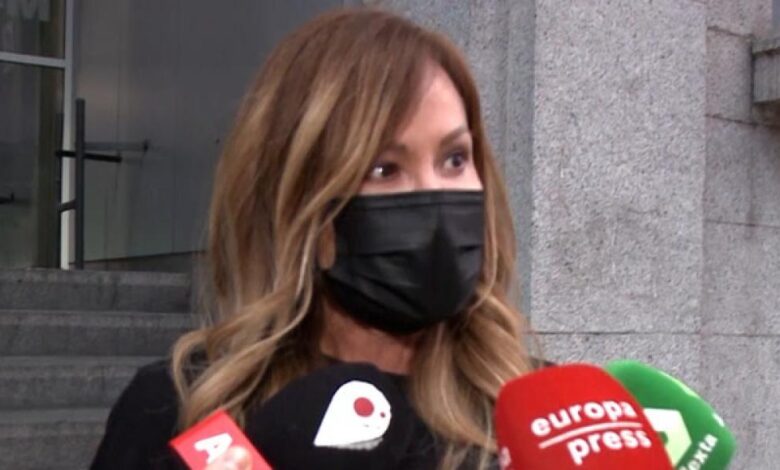 Lara Dibildos, rota tras el fallecimiento de su madre