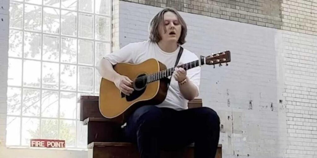 Las 10 canciones de Lewis Capaldi que harán vibrar al Palau St. Jordi esta noche