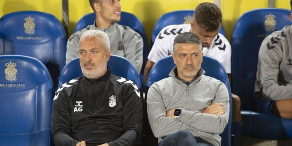 Las Palmas cierra el vestuario alrededor de García Pimienta