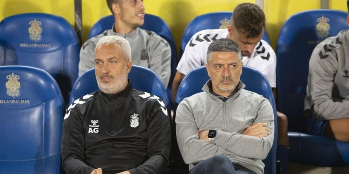 Las Palmas cierra el vestuario alrededor de García Pimienta