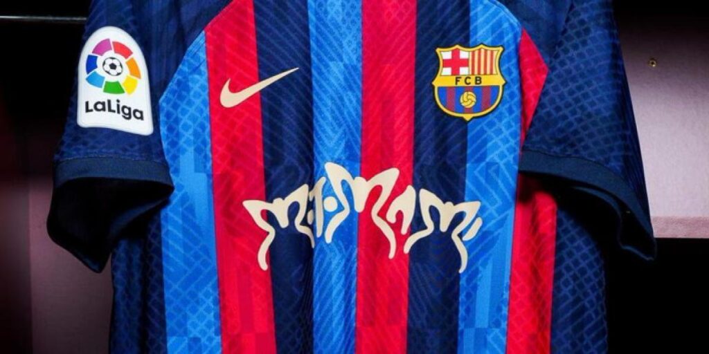 Las camisetas especiales con el logo de Rosalía, a 2.000 euros cada una