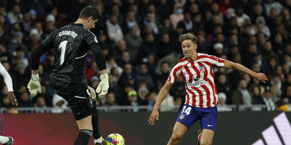 Le dieron el día libre al vigilante de la placa de Courtois, y...