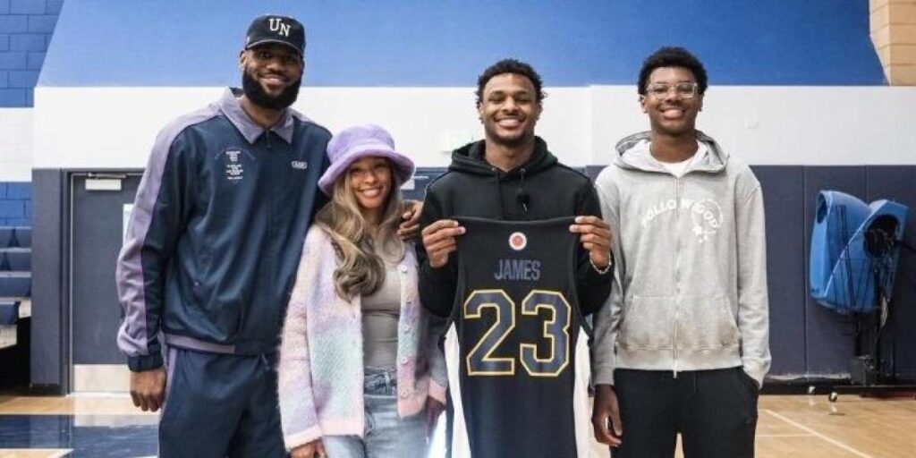 LeBron alucina con su hijo Bronny en el McDonald's