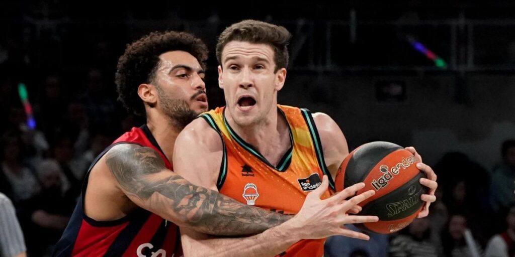 López-Arostegui: "Jugando fuera no nos pesa la presión ni los ambientes hostiles”