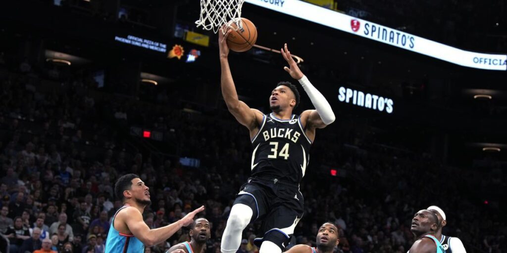 Los Bucks se conviertien en el primer equipo de playoffs