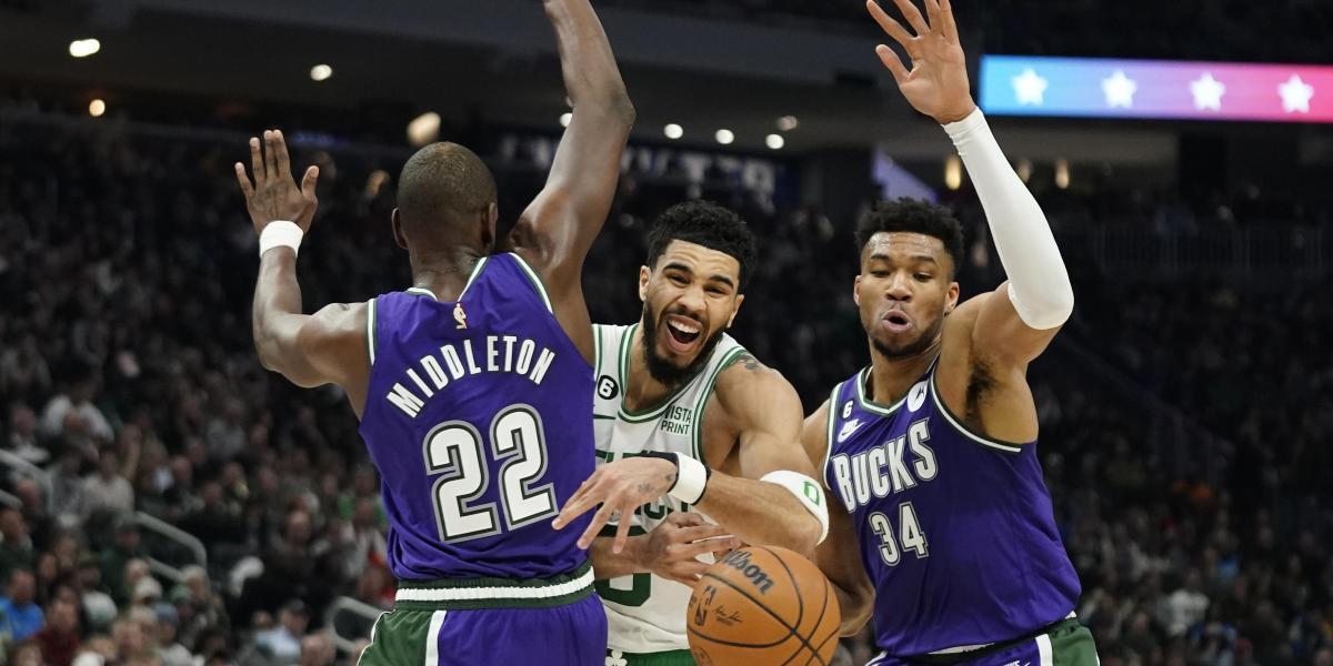 Los Celtics trituran a los Bucks con 'show' de Tatum y Brown
