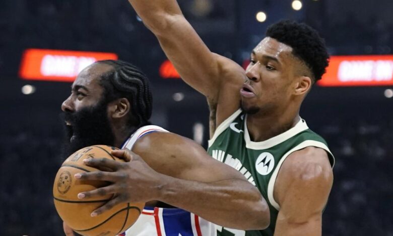 Los Sixers acaban con los 'invencibles' Bucks y piden paso con su fastuoso dúo