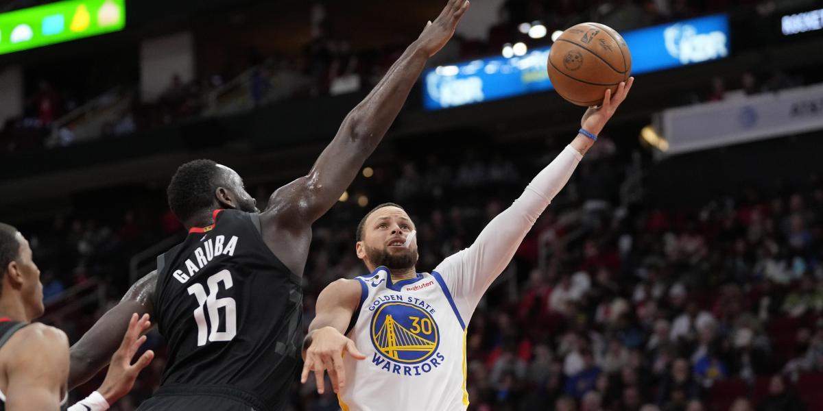 Los Warriors recuerdan lo que es ganar lejos de casa contra los Rockets de Garuba