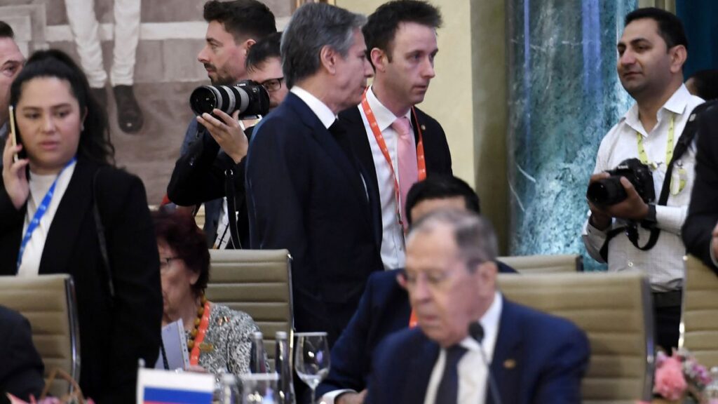 Los jefes de la diplomacia de EE UU y Rusia mantienen en el G-20 su primer encuentro desde la invasión de Ucrania