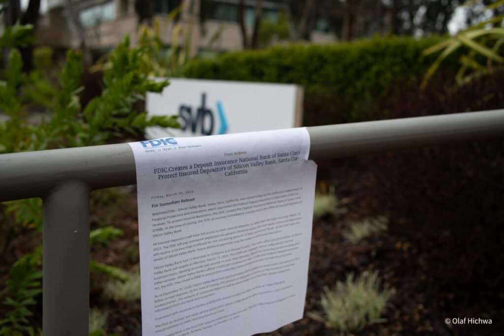 Los reguladores están solicitando a los empleados de SVB que permanezcan durante los próximos 45 días