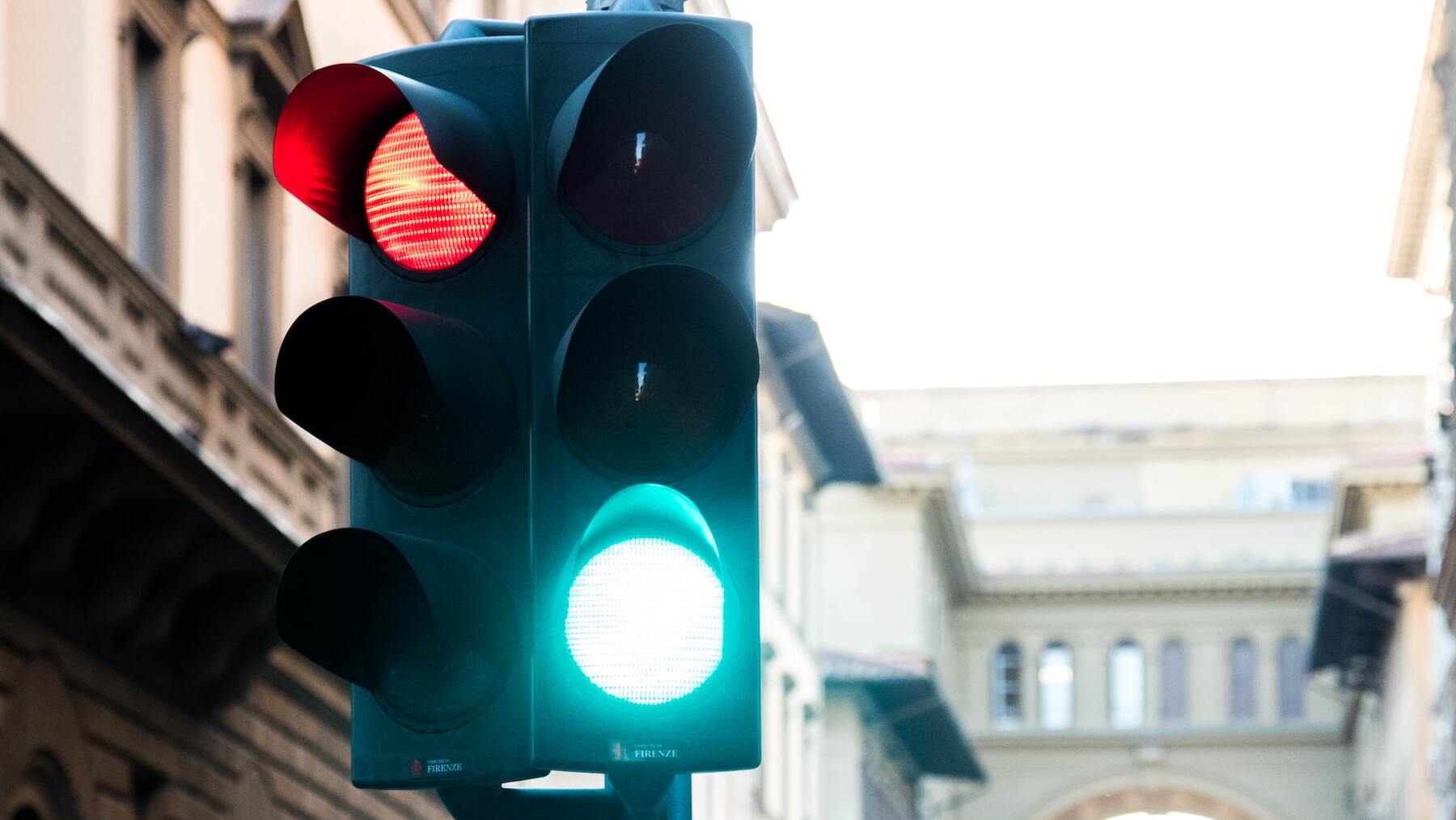 Los semáforos podrían tener un color más: el blanco