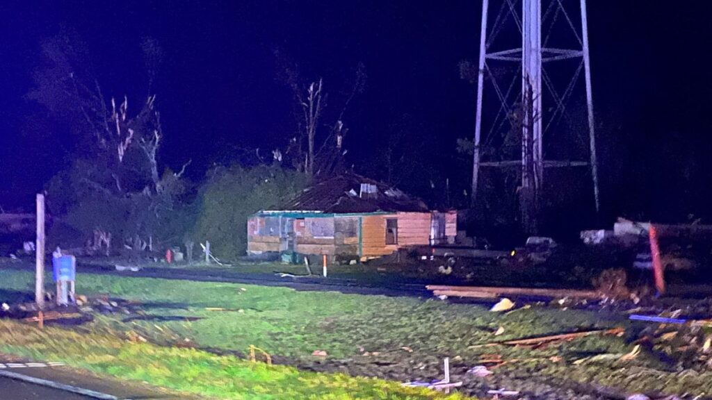 Los tornados golpean Misisipi y dejan al menos 23 muertos y decenas de heridos