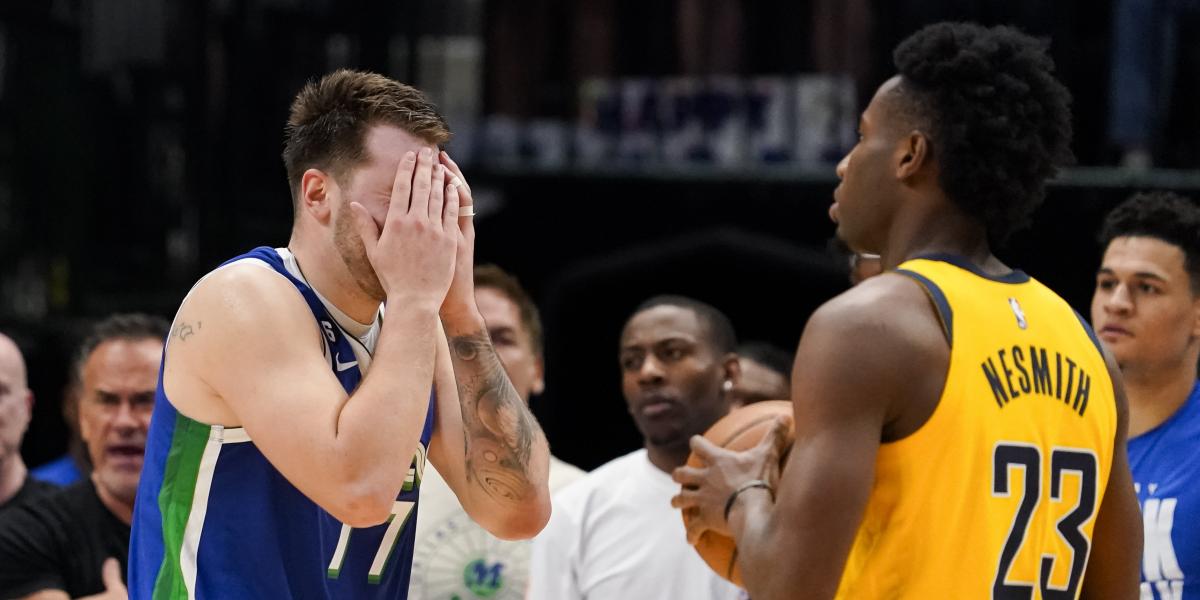 Luka Doncic y Kyrie Irving no terminan de funcionar