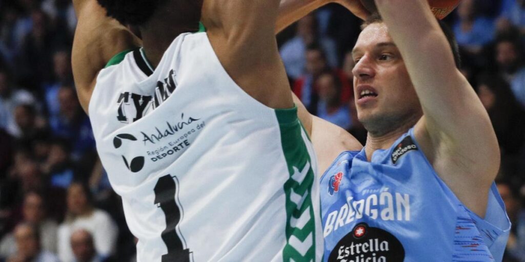 Lukovic estará de baja de 2 a 8 semanas y el Breogán busca recambio