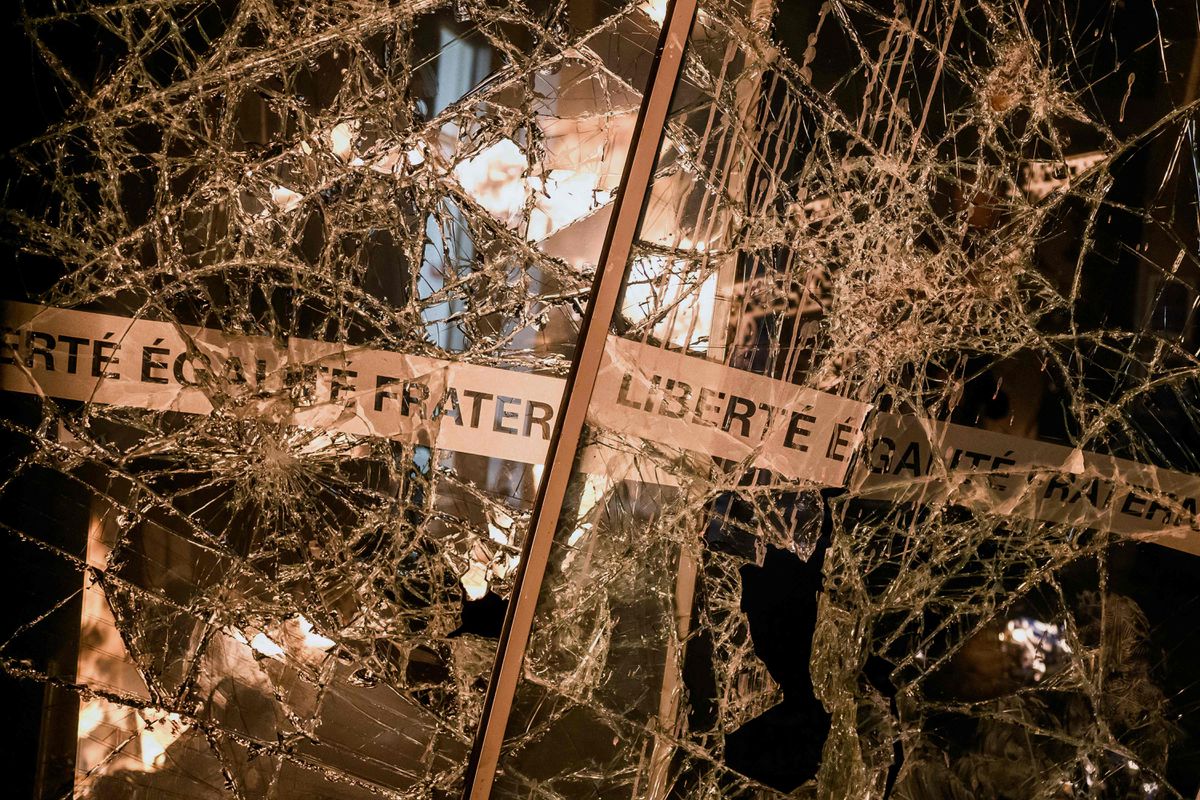 Macron afronta su peor crisis política con la calle en tensión