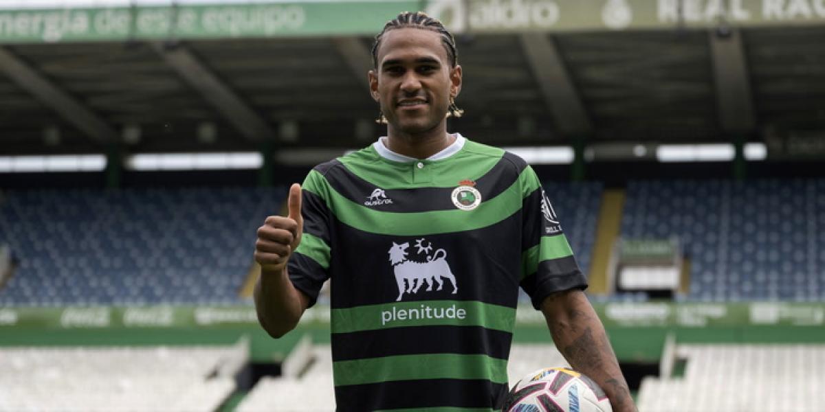 Mboula, encantado en el Racing: "Es un club de Primera con una afición de Primera"