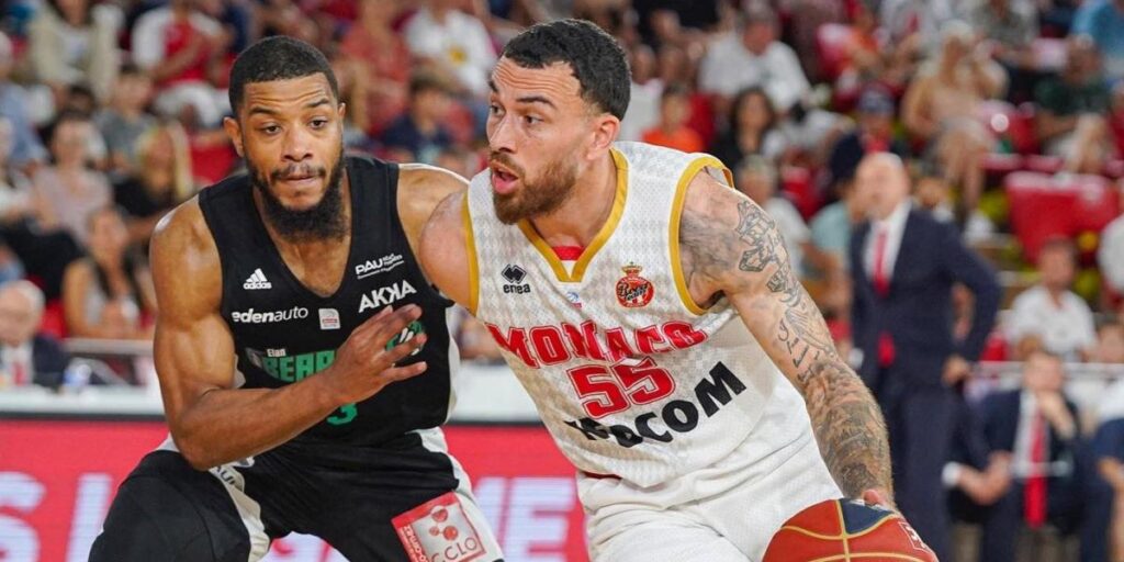 Mike James fue suspendido por salir de fiesta con Bacon, que se desmayó en el entreno