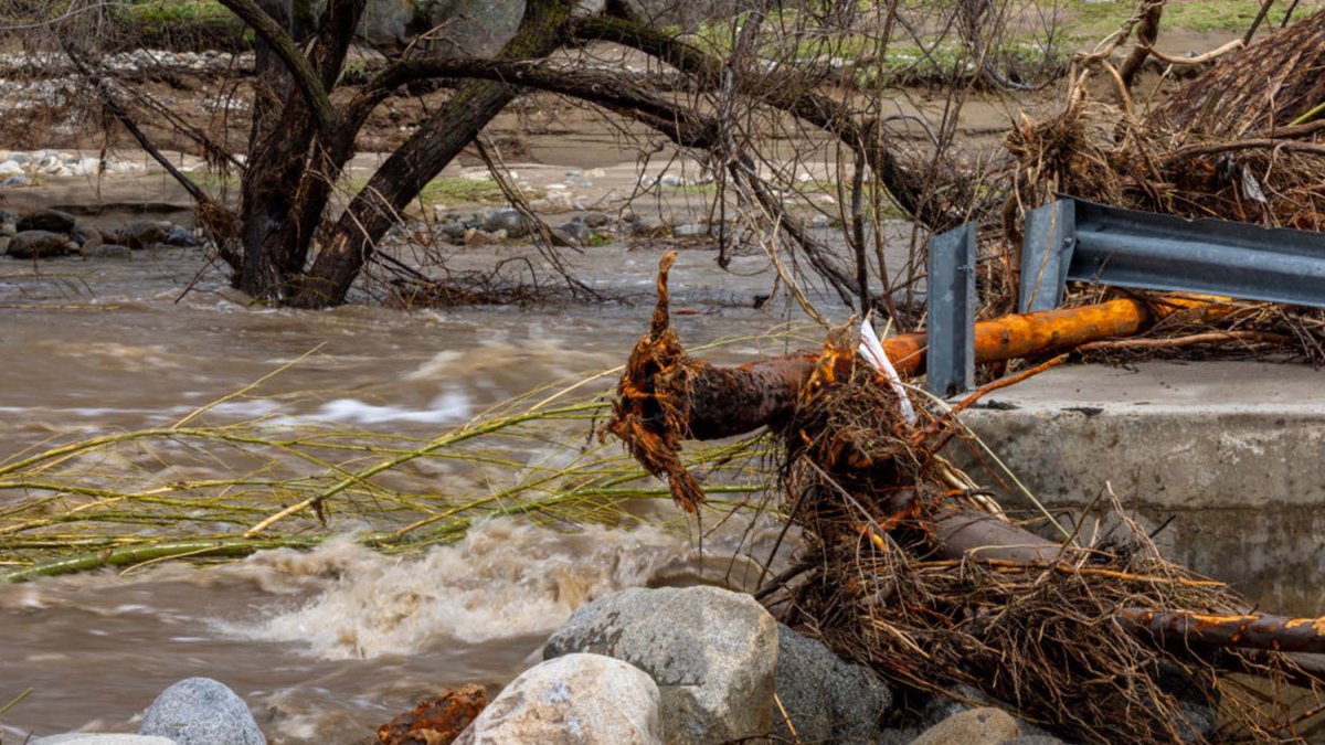 Miles bajo advertencia en California por fuertes inundaciones
