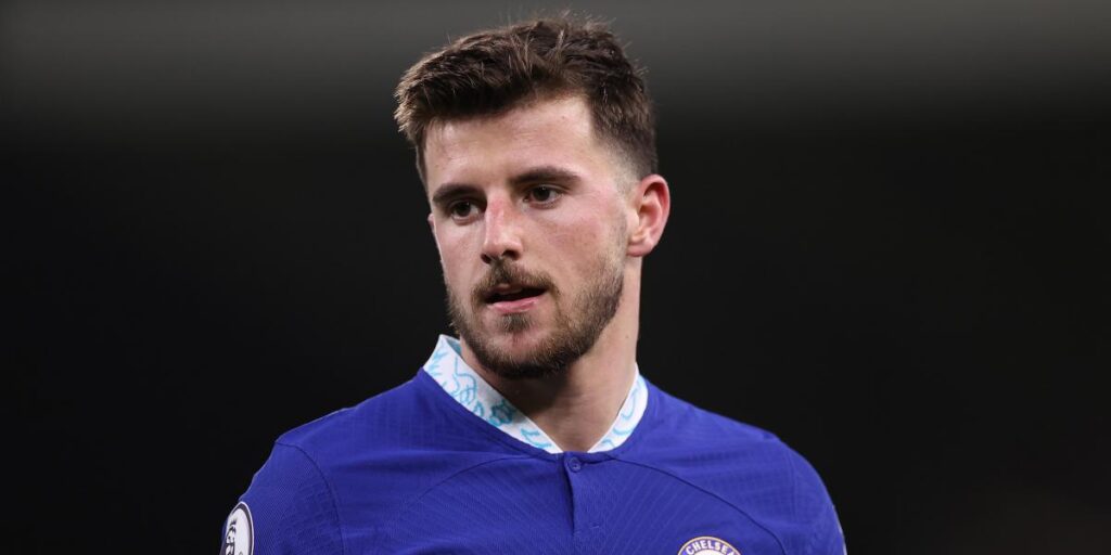 Mount y el Chelsea: o renueva o seguirá sin jugar