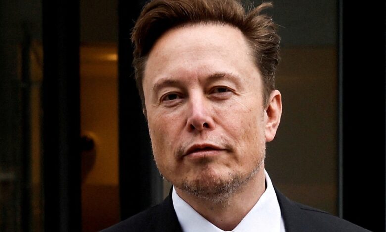 Musk dice que Twitter ha perdido más de la mitad de su valor desde su compra