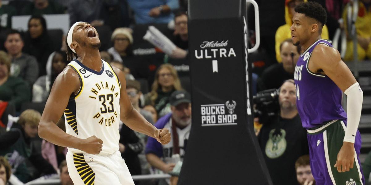 Myles Turner posteriza a Giannis Antetokounmpo con el mate de la jornada