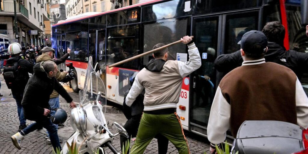 Nápoles empaqueta a los ultras del Eintracht