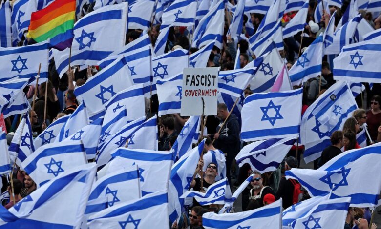 Netanyahu aplaza su polémica reforma judicial ante la presión de las protestas y la crisis política