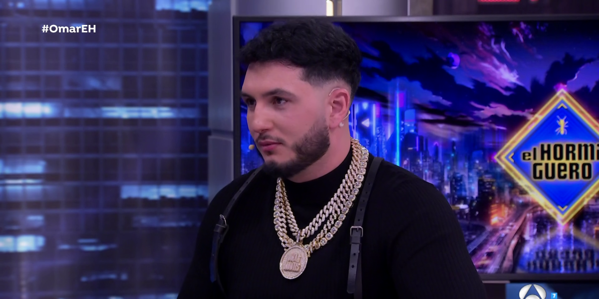 Omar Montes deja en 'shock' a Pablo Motos con su 'look' de más de diez piezas de de oro y diamantes