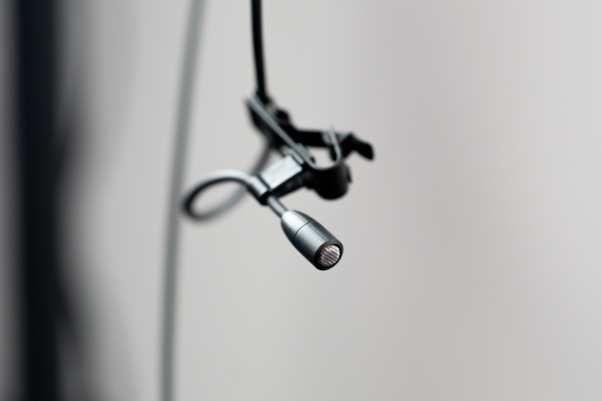 OpenAI presenta Whisper API para la transcripción y traducción de voz a texto