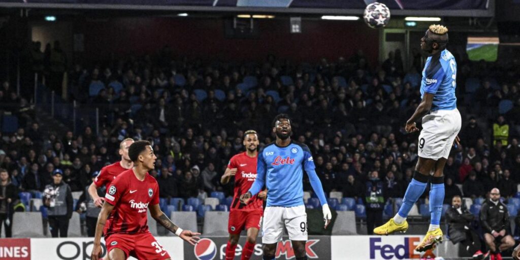 Osimhen sentencia al Eintracht y el Nápoles hace historia