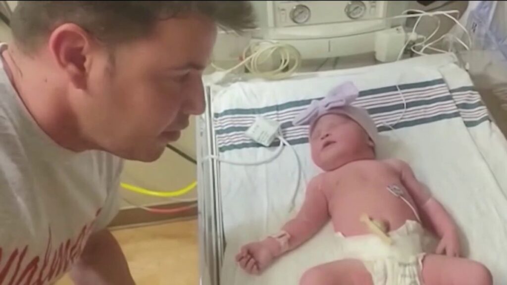 Parto milagroso: madre hispana da a luz luego de cruzar la frontera con su familia