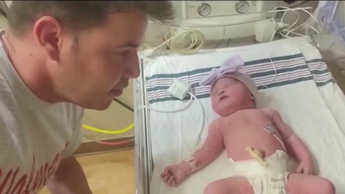 Parto milagroso: madre hispana da a luz luego de cruzar la frontera con su familia