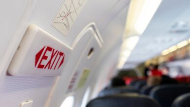 Pasajero de United intenta apuñalar a azafata en vuelo de LA a Boston