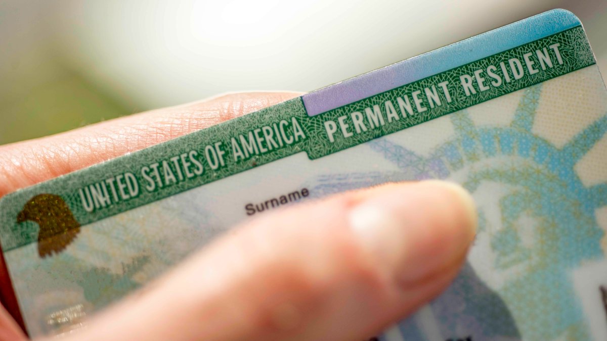 Paso a paso: lo que tienes que hacer para renovar tu “green card”